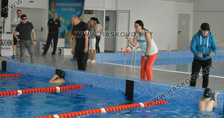 Над 170 ученици се включиха в първото състезание по плуване на басейна в Хасково 
