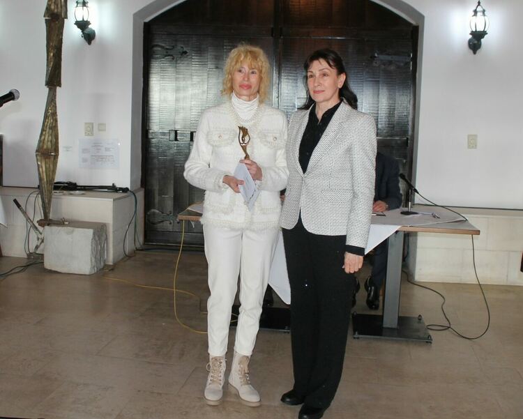 Павлина Георгиева спечели конкурса "Жената - любима и майка"