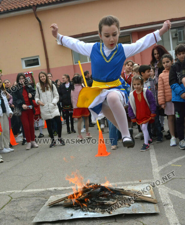 На Сирни Заговезни в ОУ "Климент Охридски" гониха злите сили 