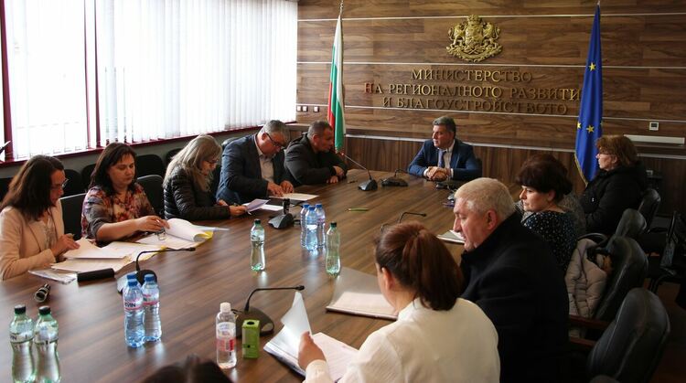 Над 6 млн. лв. за ремонт на  улици и общински пътища получава Община Ивайловград