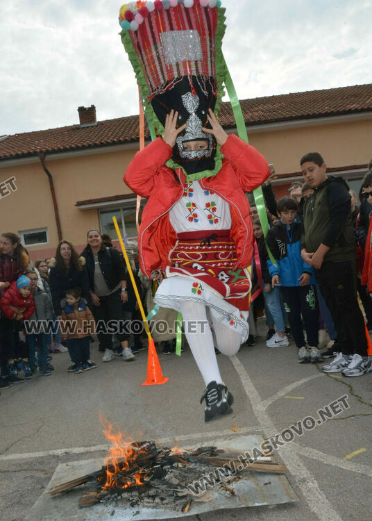 На Сирни Заговезни в ОУ "Климент Охридски" гониха злите сили 