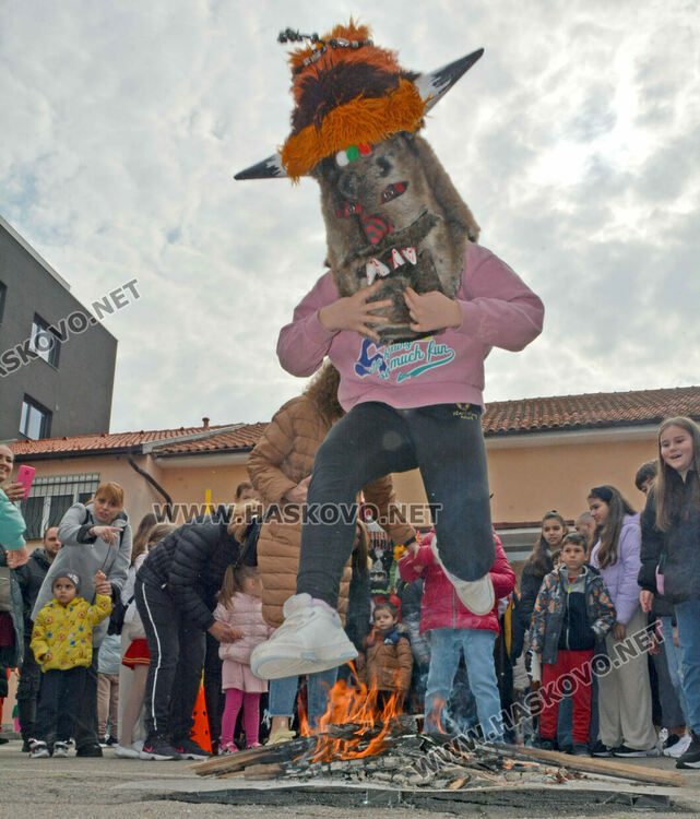 На Сирни Заговезни в ОУ "Климент Охридски" гониха злите сили 