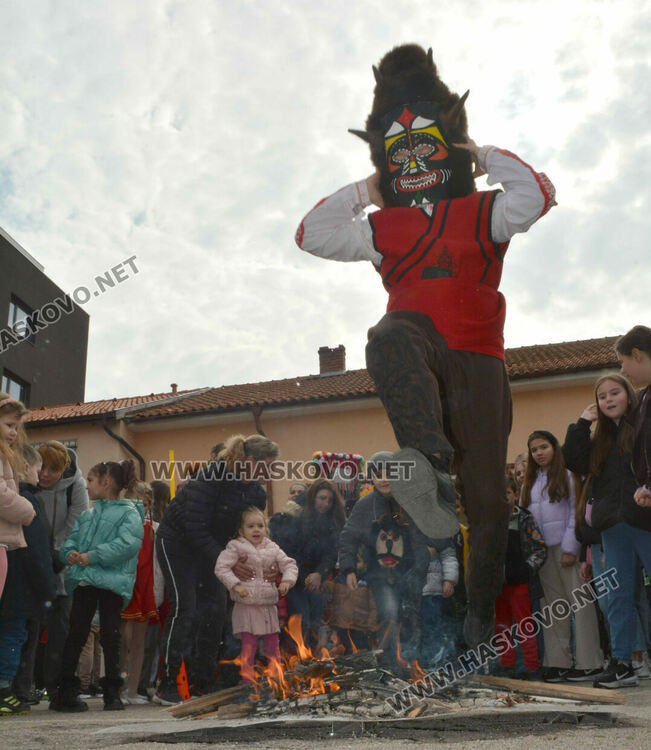 На Сирни Заговезни в ОУ "Климент Охридски" гониха злите сили 