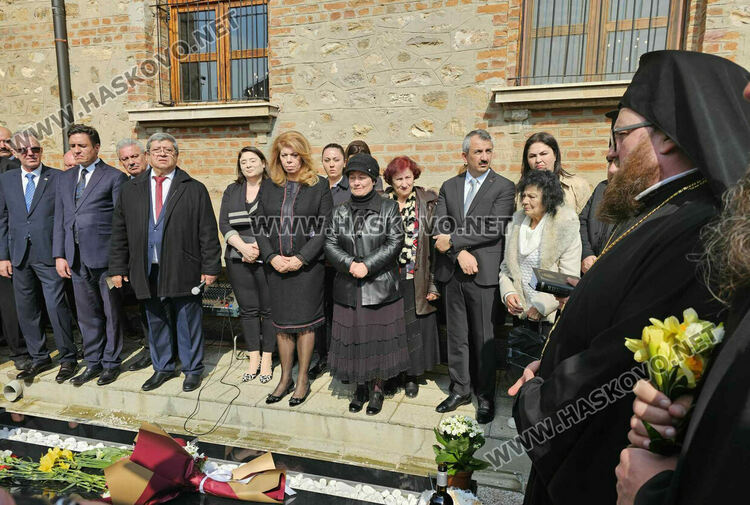 Откриха барелеф на отец Александър Чъкърък в Одрин 