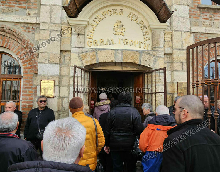 Откриха барелеф на отец Александър Чъкърък в Одрин 