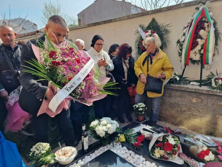 Заместник-кметът Даниел Делчев се поклони пред паметта на отец Чъкърък