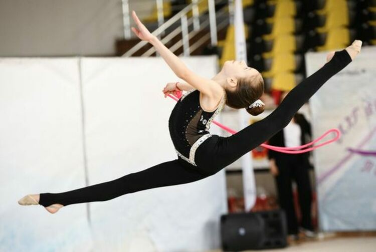 При изключителен интерес от участници и публика премина шестото издание на Международния турнир по художествена гимнастика „Кракра къп“