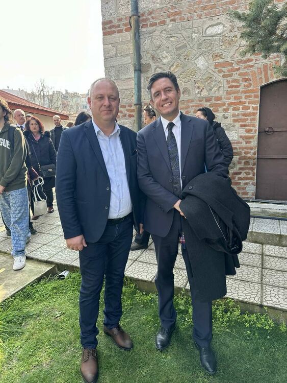 Кметът Николай Митков присъства на откриването на барелефа на отец Александър Чъкърък