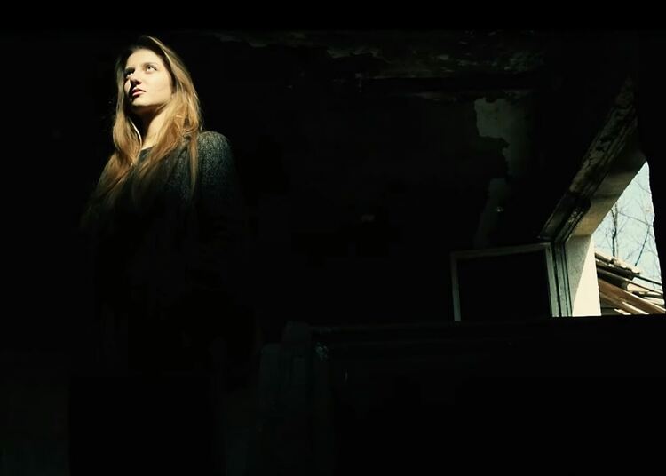 Гимназисти заснеха авторско рок парче на летището в Узунджово