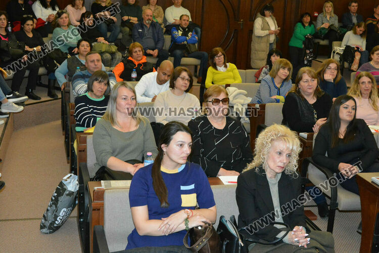 Превенцията на зависимостите е наблюдението и реакцията на емоционалния свят на децата още в ранна възраст, казват специалистите