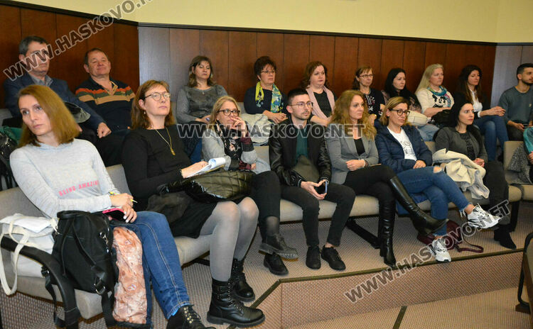 Превенцията на зависимостите е наблюдението и реакцията на емоционалния свят на децата още в ранна възраст, казват специалистите