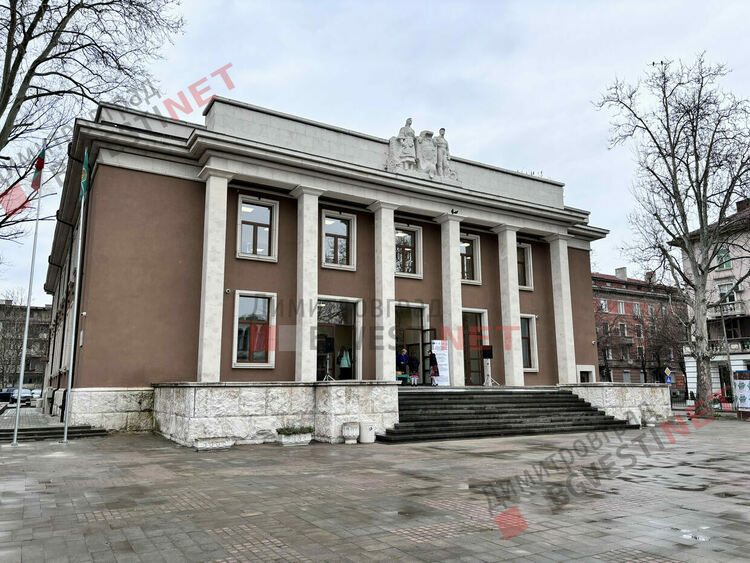 Приключи ремонта на емблематичния за града културен дом "Химик"