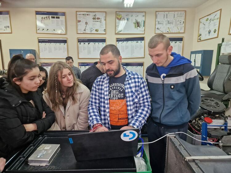 Физико-технологичният факултет към ПУ "Паисий Хилендарски" стартира кандидатстудентската си кампания