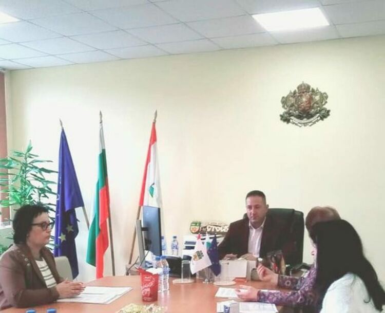 По – добри условия на труд в системата на образованието договориха кметът на Община Радомир, Работодателите и Синдикатите