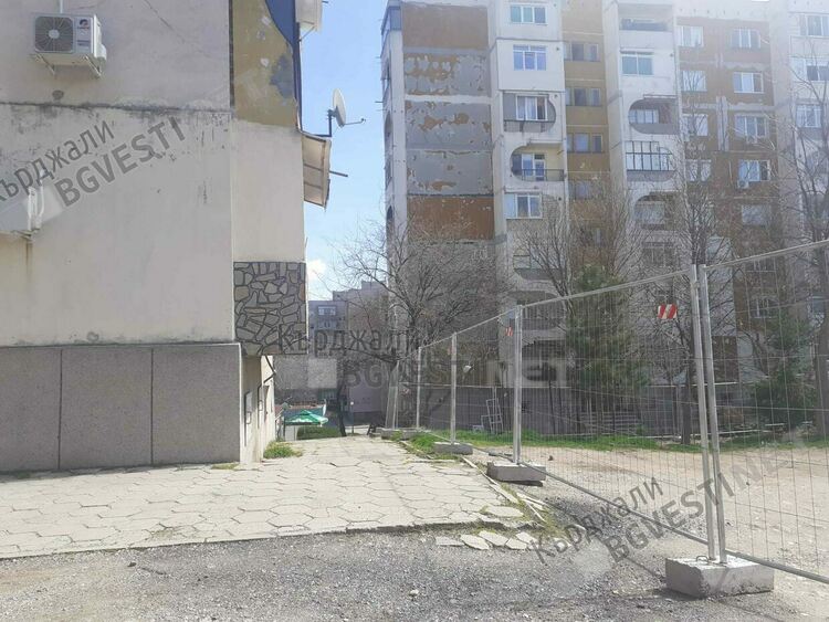 Живущи в блокове 51 и 52А във „Възрожденци“ изразиха недоволство срещу строеж на метри от домовете им
