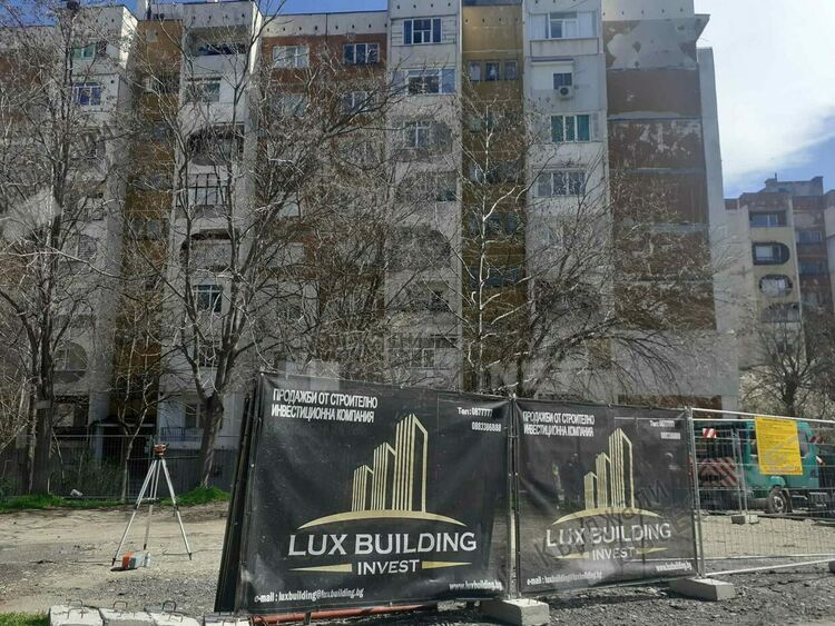Живущи в блокове 51 и 52А във „Възрожденци“ изразиха недоволство срещу строеж на метри от домовете им