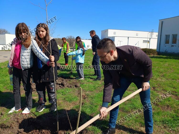Отбелязаха Световния ден на водата със засаждане на над 100 дръвчета 