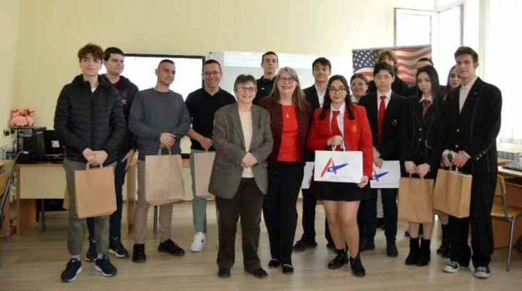 СУ "Отец Паисий" бе домакин на проява от Месеца на Америка в Кърджали, посрещна заместник посланика на САЩ