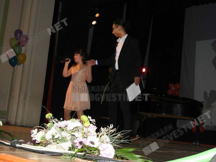  Цветята –таланти на Дома на културата в Кърджали разцъфнаха в пролетен концерт.