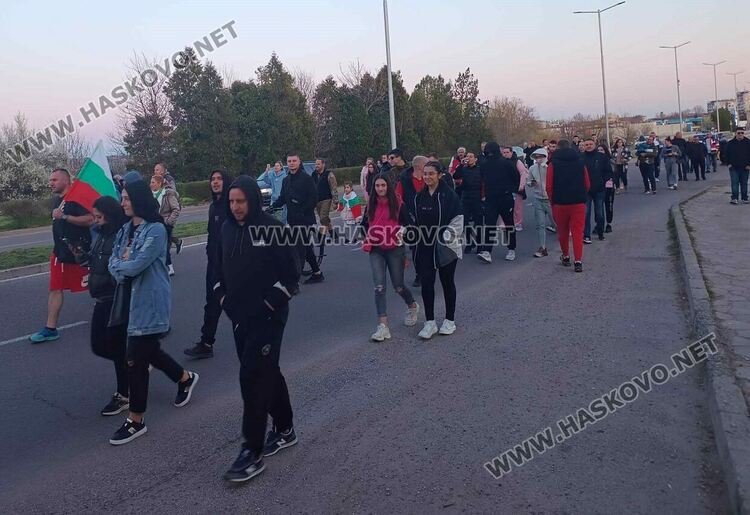 Протест в Хармани поиска изваждането на  Бежанския център от града 