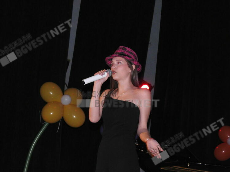  Цветята –таланти на Дома на културата в Кърджали разцъфнаха в пролетен концерт.