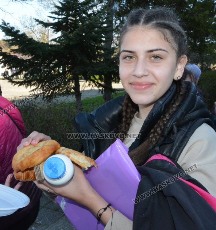 Стотици мекичета омесиха и раздадоха в с. Въгларово