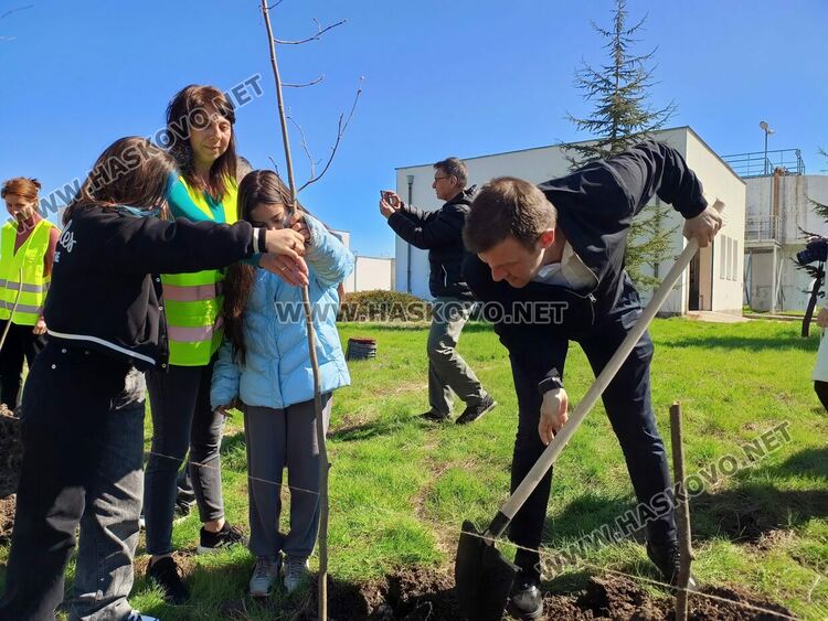 Отбелязаха Световния ден на водата със засаждане на над 100 дръвчета 