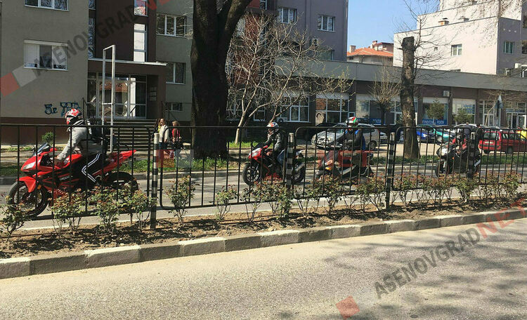 Полицията осигурява безопасността на движението на пътя заради мотошествието 