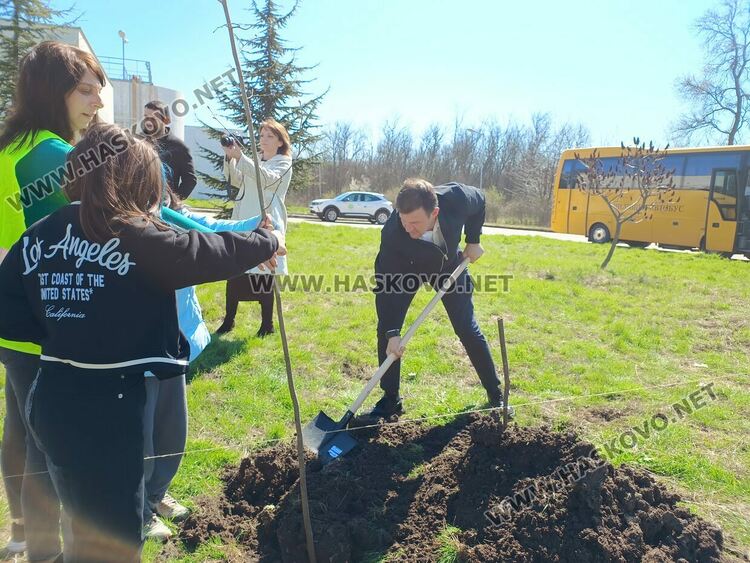 Отбелязаха Световния ден на водата със засаждане на над 100 дръвчета 