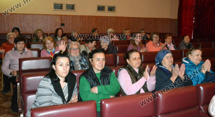 Стотици мекичета омесиха и раздадоха в с. Въгларово