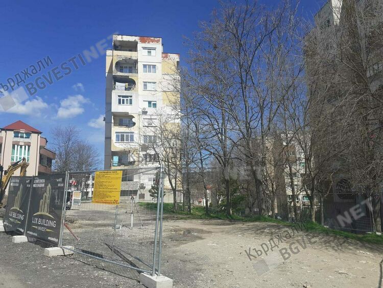 Живущи в блокове 51 и 52А във „Възрожденци“ изразиха недоволство срещу строеж на метри от домовете им