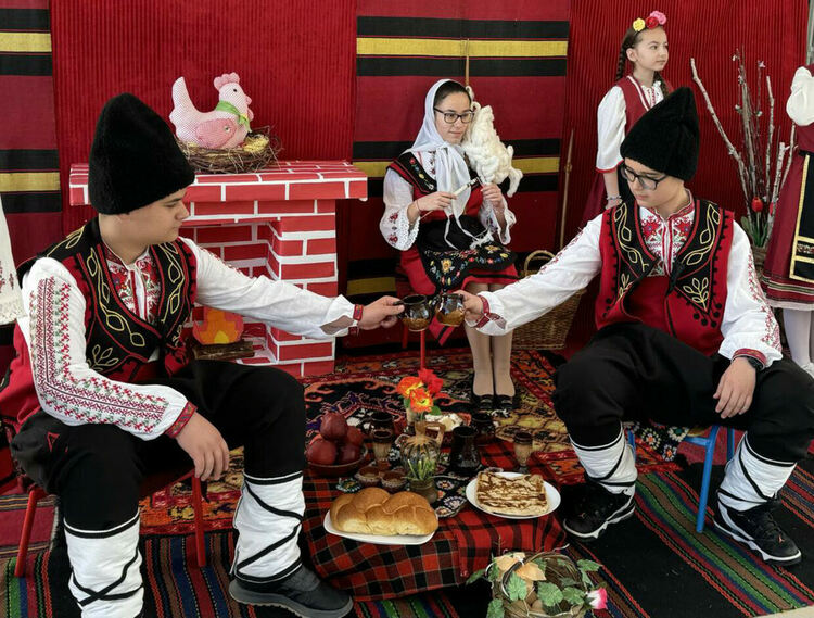 Пресъздадоха обичаят Лазаруване в ОУ "Шандор Петьофи" в Хасково