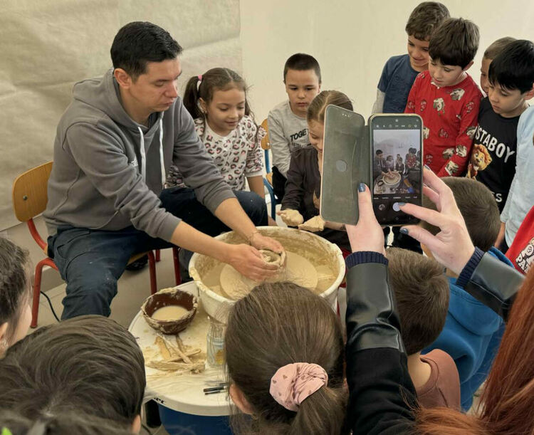 Пресъздадоха обичаят Лазаруване в ОУ "Шандор Петьофи" в Хасково