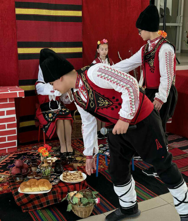 Пресъздадоха обичаят Лазаруване в ОУ "Шандор Петьофи" в Хасково
