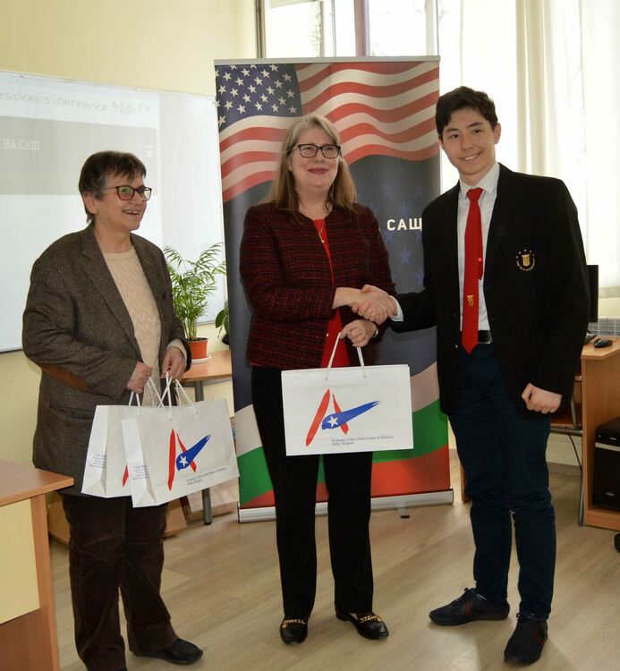 СУ "Отец Паисий" бе домакин на проява от Месеца на Америка в Кърджали, посрещна заместник посланика на САЩ