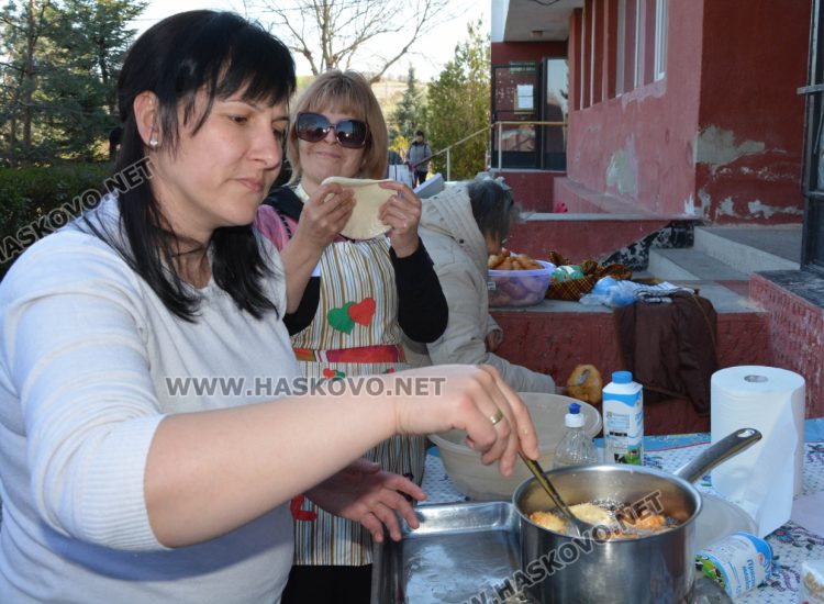 Стотици мекичета омесиха и раздадоха в с. Въгларово