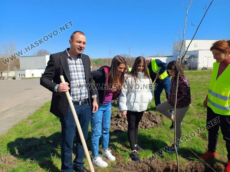 Отбелязаха Световния ден на водата със засаждане на над 100 дръвчета 
