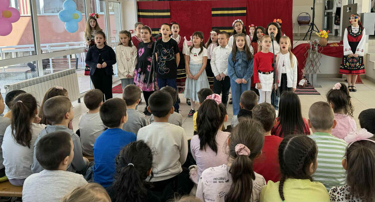 Пресъздадоха обичаят Лазаруване в ОУ "Шандор Петьофи" в Хасково