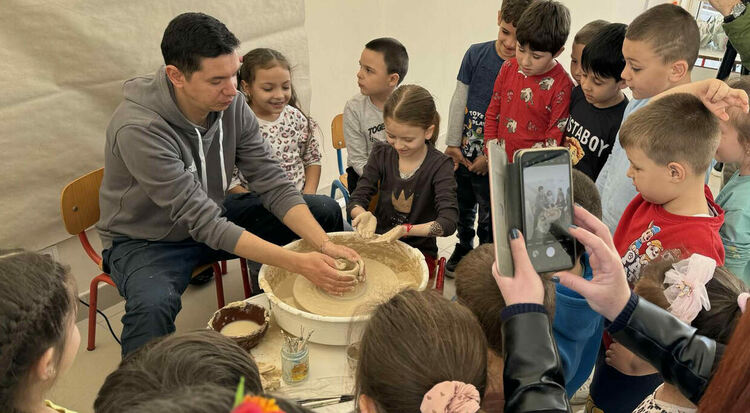 Пресъздадоха обичаят Лазаруване в ОУ "Шандор Петьофи" в Хасково