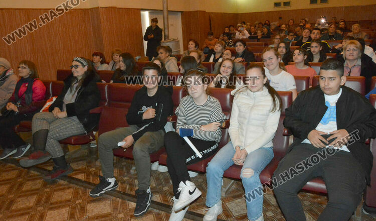 Стотици мекичета омесиха и раздадоха в с. Въгларово