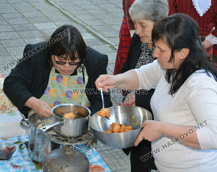 Стотици мекичета омесиха и раздадоха в с. Въгларово