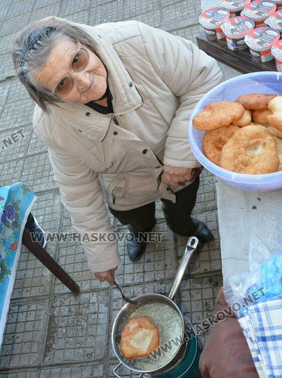 Стотици мекичета омесиха и раздадоха в с. Въгларово