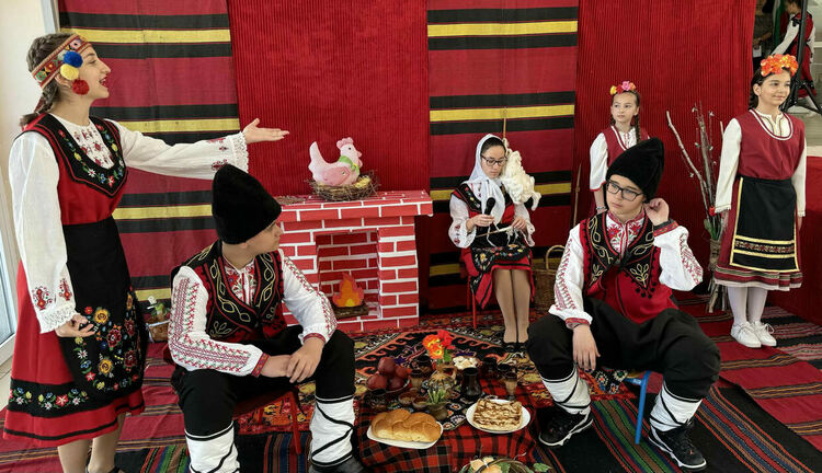 Пресъздадоха обичаят Лазаруване в ОУ "Шандор Петьофи" в Хасково