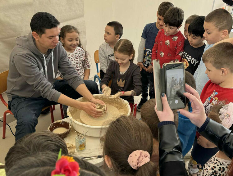 Пресъздадоха обичаят Лазаруване в ОУ "Шандор Петьофи" в Хасково