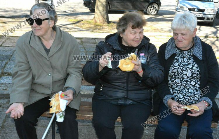 Стотици мекичета омесиха и раздадоха в с. Въгларово