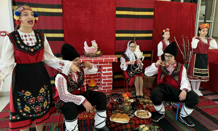 Пресъздадоха обичаят Лазаруване в ОУ "Шандор Петьофи" в Хасково