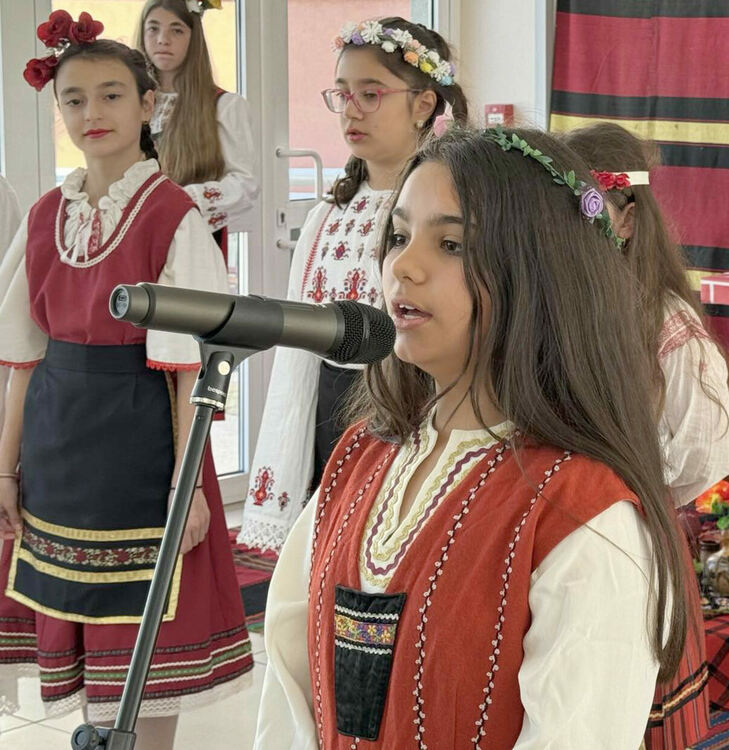 Пресъздадоха обичаят Лазаруване в ОУ "Шандор Петьофи" в Хасково