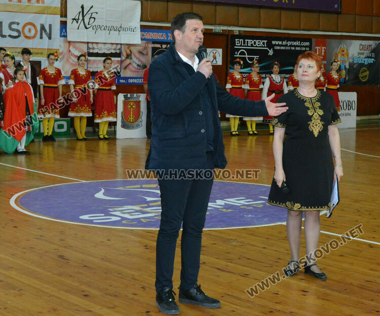 Над 1500 изпълнители танцуват във фестивала "Хайдушка софра" в Хасково