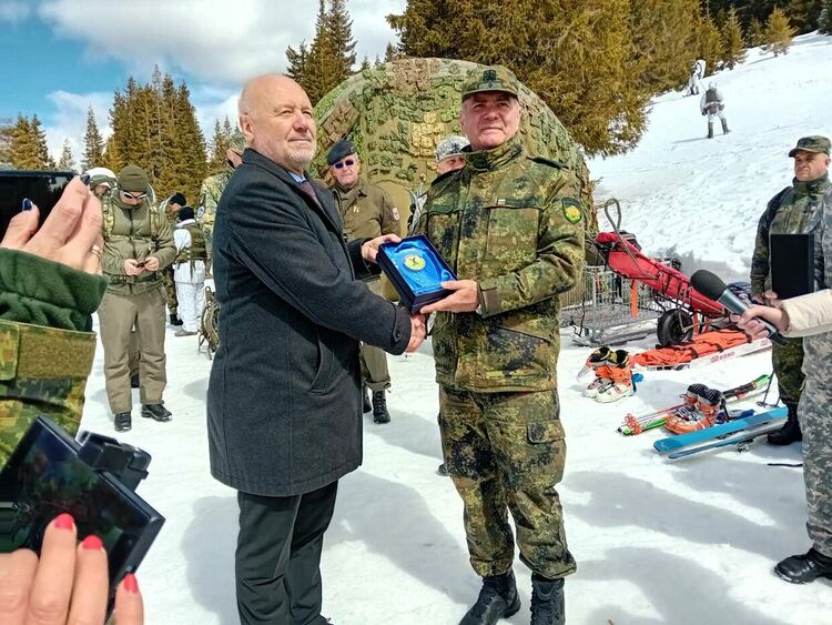 Военослужещи от България, Хърватия и Австрия направиха зрелищни демонстрации на връх Перелик