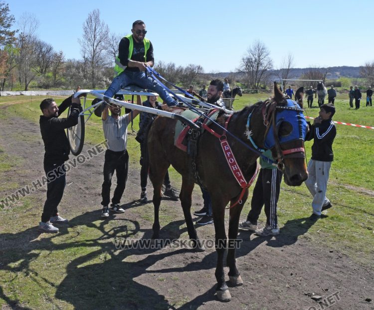 Конска кушия за Тодоровден се проведе в село Бисер